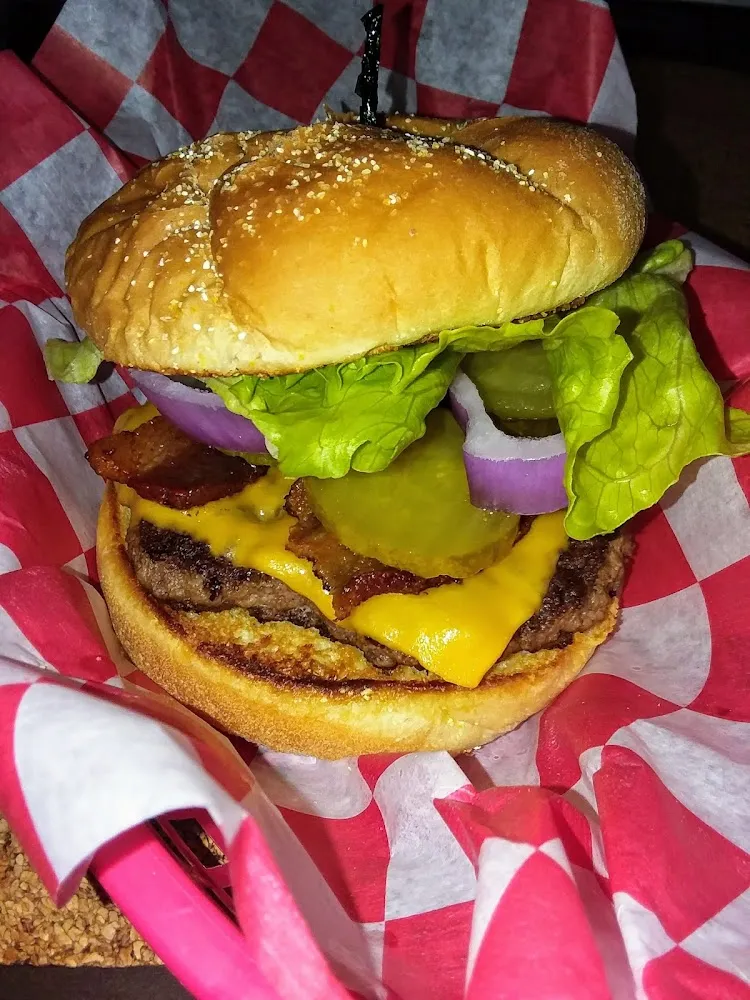Burger w Cheese Bacon Red Onion Lettuce Tomato Pickle