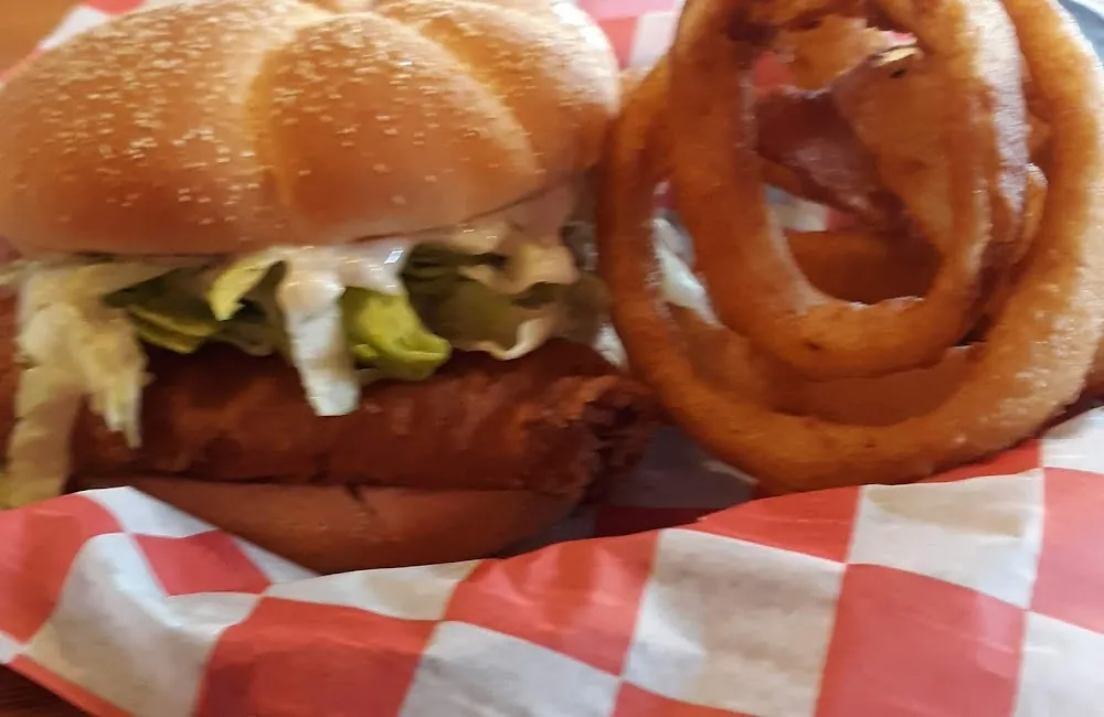 Fish Sandwich w Onion Rings