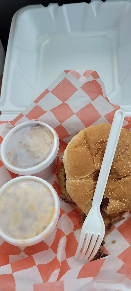 Pulled Pork Sami with Mack and Cheese